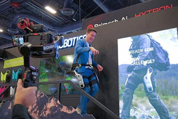 斩获CES创新奖的消费级外骨骼，引领人机协作迈向日常新可能(图4)