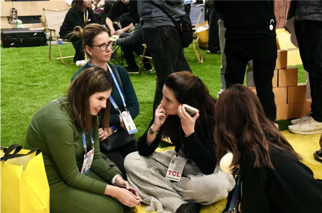 家庭AI伙伴惊艳科技盛会，引领新一代成长新范式(图1)