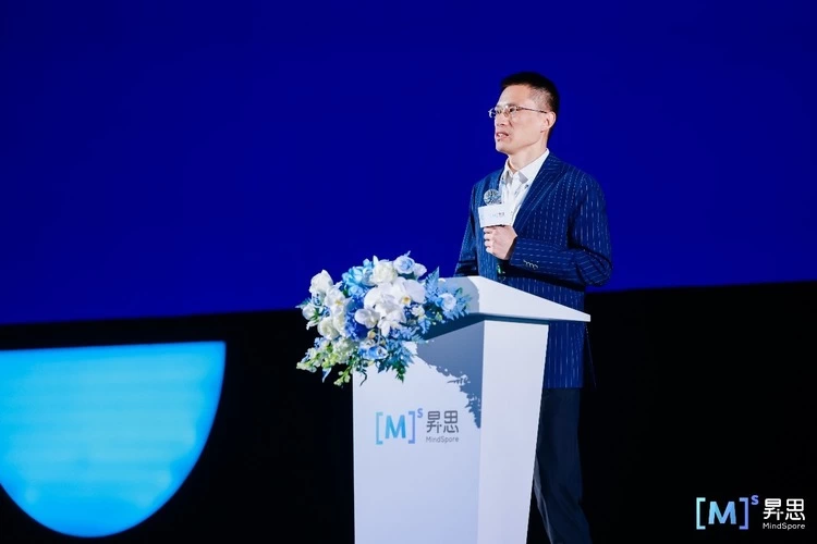 AI框架进入超节点时代，技术创新如何驱动大模型发展(图1)