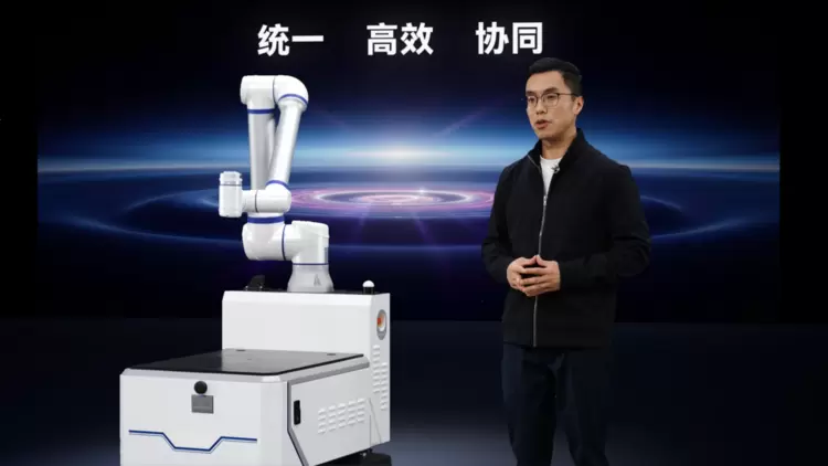 复合机器人实现感知决策执行一体化，重构智能协同新范式(图1)