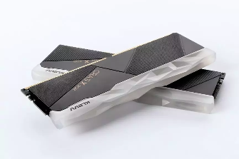 电竞超频内存深度评测：RGB灯效与性能极限解析(图8)