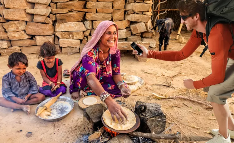 端侧翻译技术突破无网沟通屏障，跨境出行语言难题迎刃而解(图1)