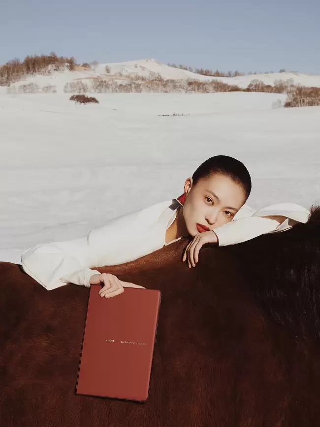 瑞红映雪科技之诗，折叠美学与全能的年末双绝(图2)