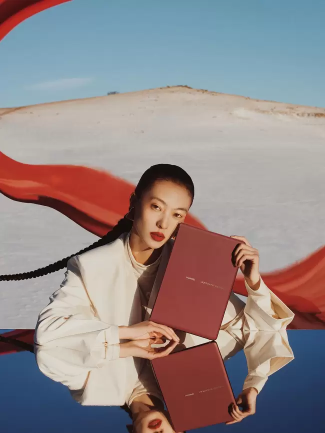 瑞红映雪科技之诗，折叠美学与全能的年末双绝(图3)