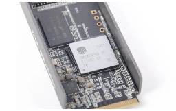 RGB灯效电竞固态硬盘评测：散热性能与读写速度实测分析(图7)