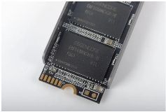 RGB灯效电竞固态硬盘评测：散热性能与读写速度实测分析(图8)