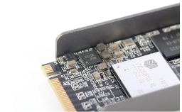 RGB灯效电竞固态硬盘评测：散热性能与读写速度实测分析(图10)