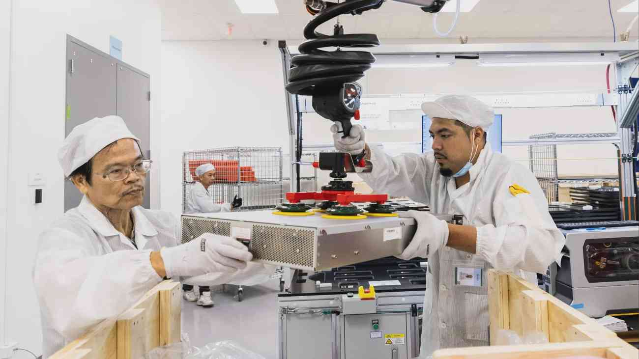 自研芯片服务器在美投产，回应制造业回流与人工智能布局