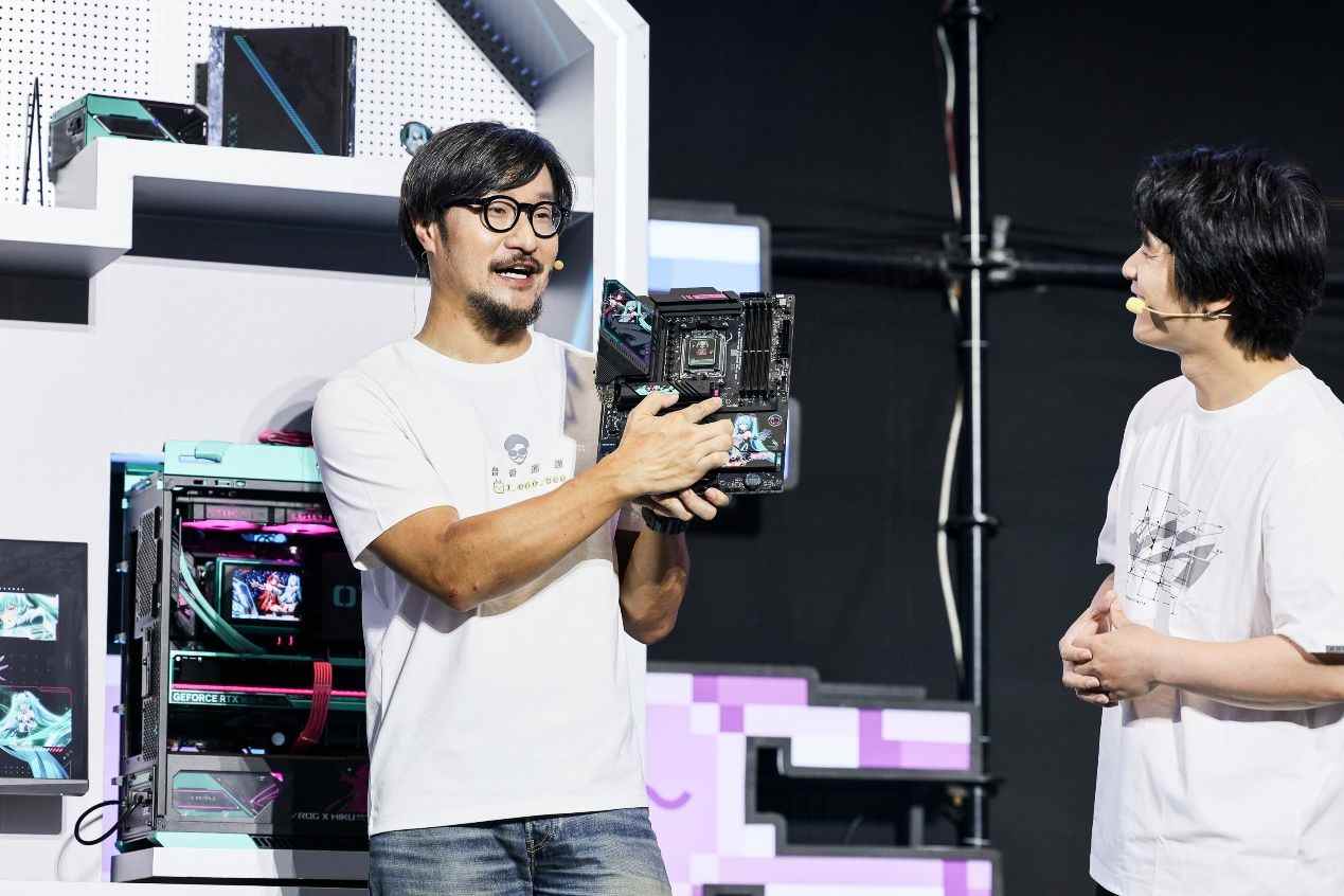 ROG X870主板新品亮相BW2025 梦幻破次元体验升级(图2)