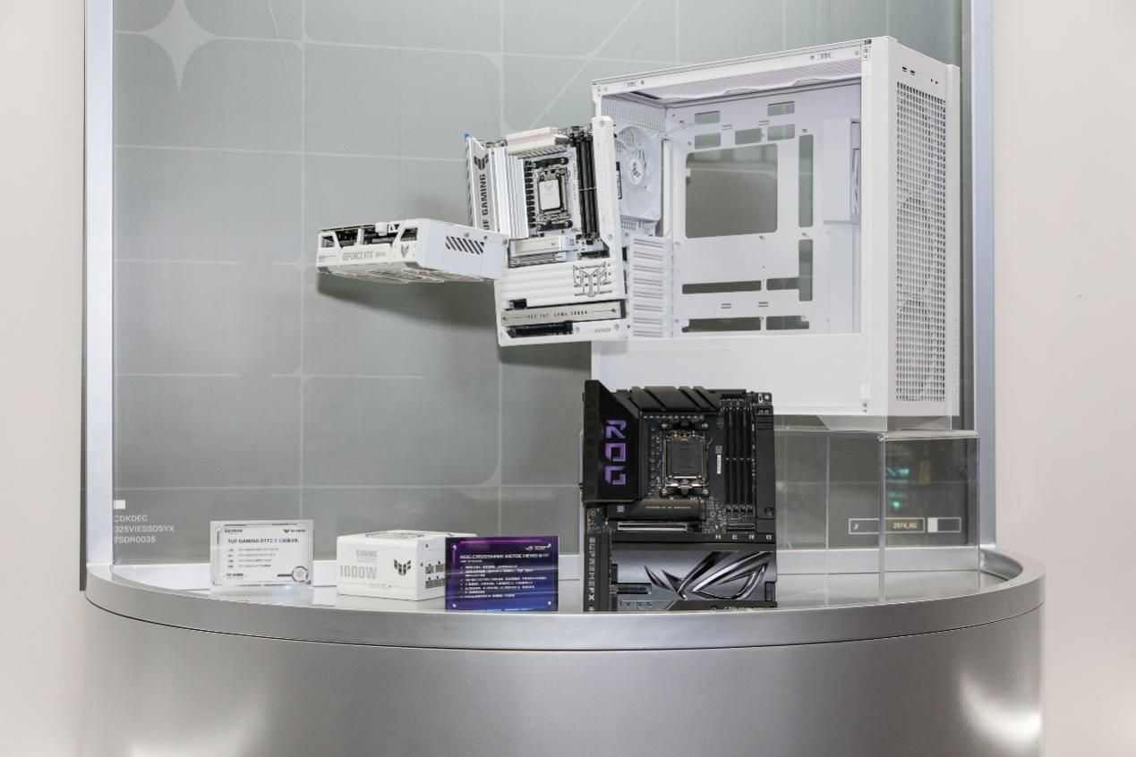 ROG X870主板新品亮相BW2025 梦幻破次元体验升级(图8)