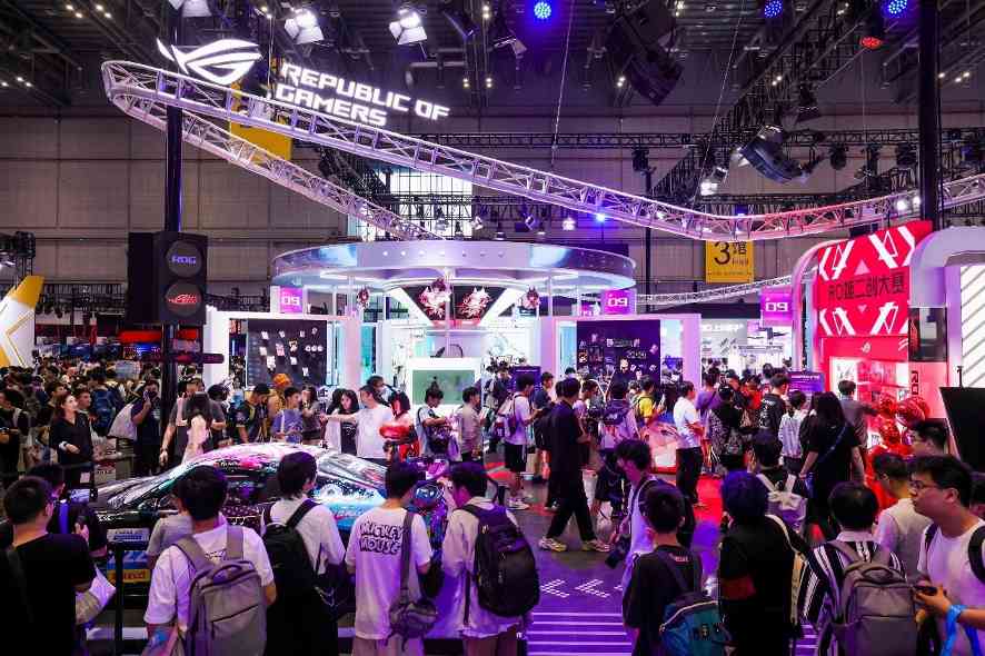 BW2025 ROG玩+乐园引爆次元狂欢