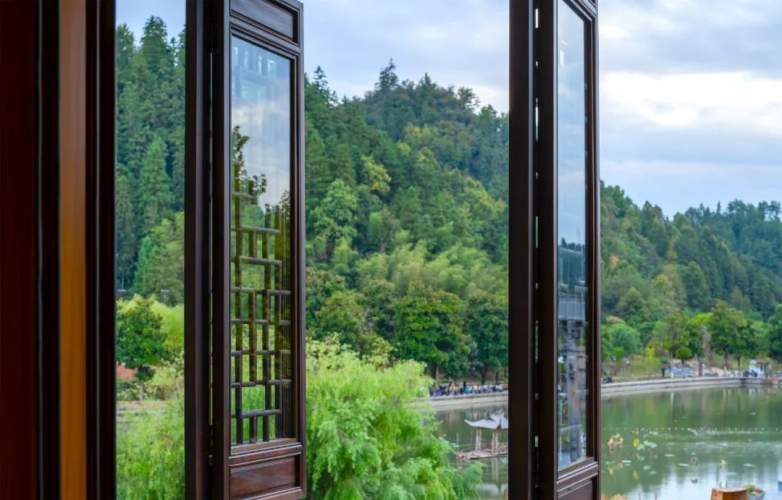 一扇窗，阅尽四季山河之美(图2)