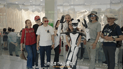 成都网红景点新晋‘旅游搭子’：机器人引领智能文旅新体验(图4)