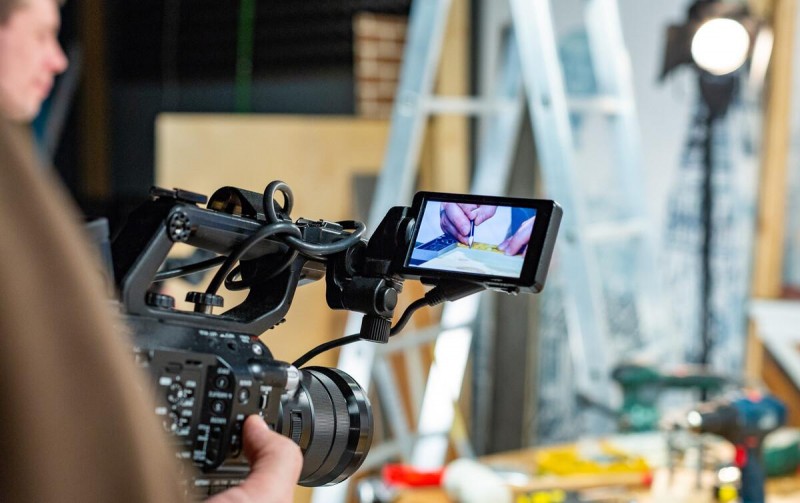 短视频爆款公式：3秒吸引+情绪共鸣+互动引导