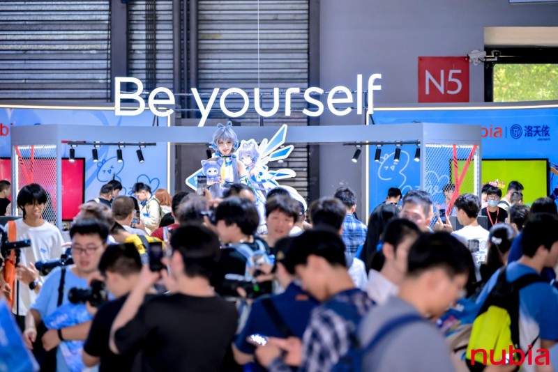 努比亚ChinaJoy2025携手洛天依打造游戏二次元新体验(图2)