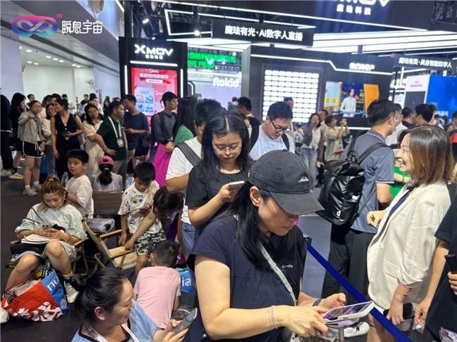 AI与文化融合新典范：瞬息宇宙WAIC展台震撼亮相(图6)