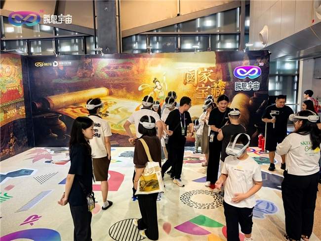 AI与文化融合新典范：瞬息宇宙WAIC展台震撼亮相(图2)