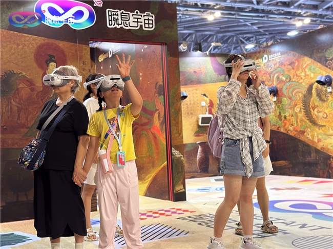 AI与文化融合新典范：瞬息宇宙WAIC展台震撼亮相(图4)