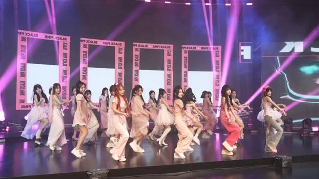 如何让直播冲出同质化？打造综艺感团播直播间全攻略(图2)