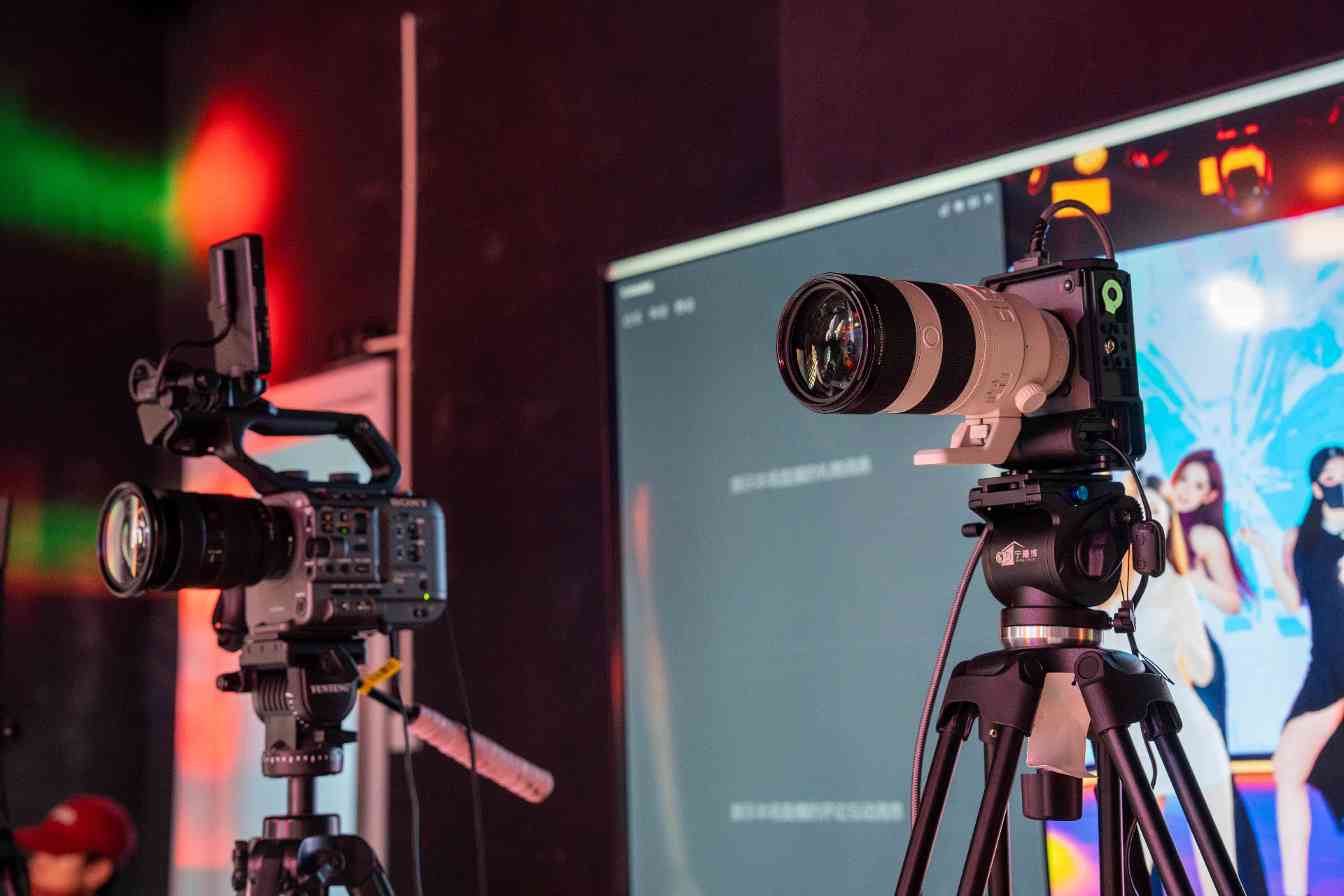 如何让直播冲出同质化？打造综艺感团播直播间全攻略(图3)