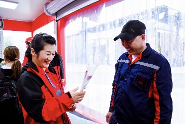 七夕关爱一线劳动者｜京东温情鹊桥活动落地亦庄(图3)