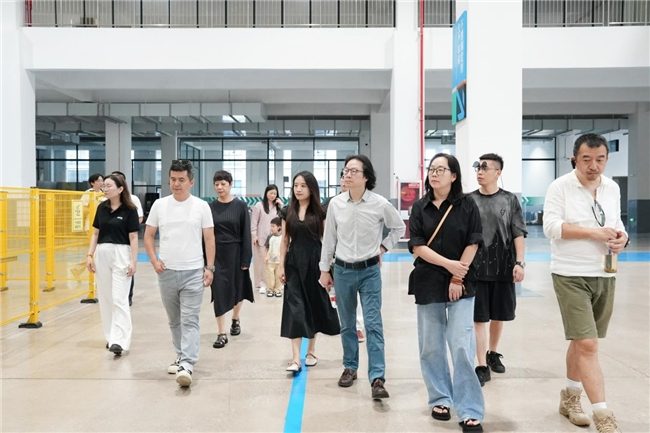 高端不锈钢定制家居设计美学｜重塑生活空间新范式(图2)