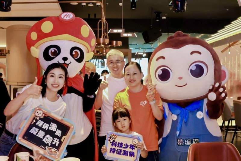 火锅店里的科技派对｜亲子AI编程课堂全攻略