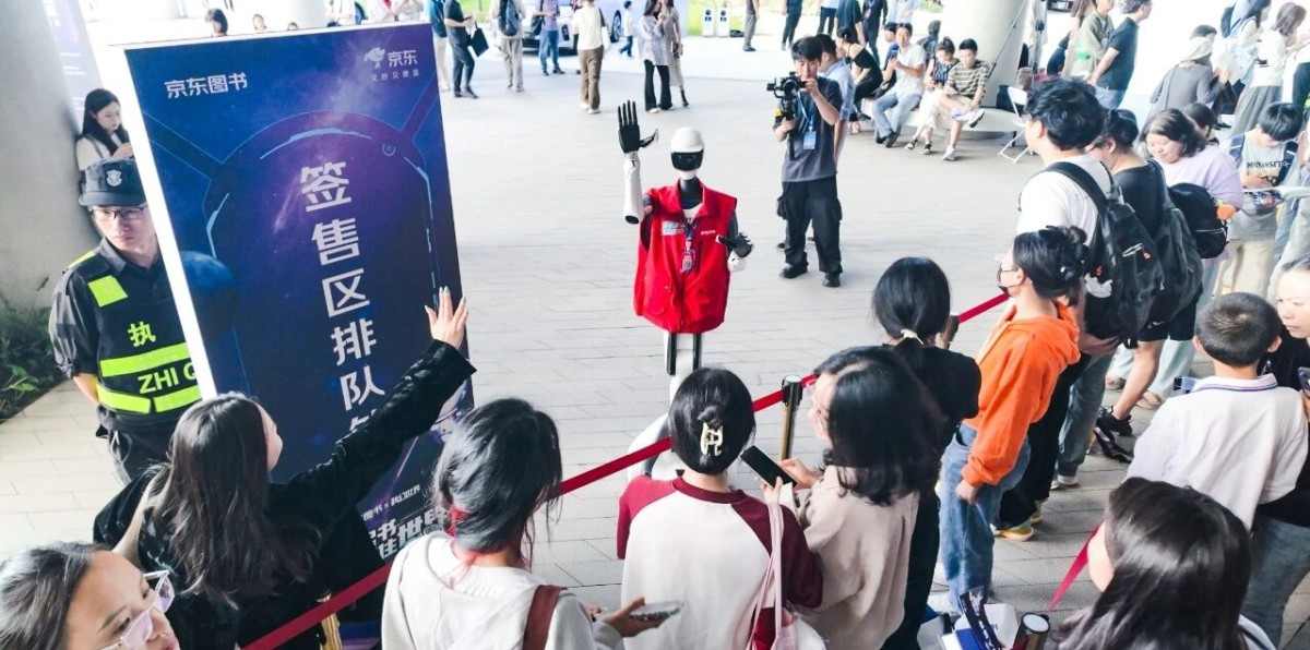 星动Q5成会展全能担当｜智能机器人引流带货新玩法(图2)