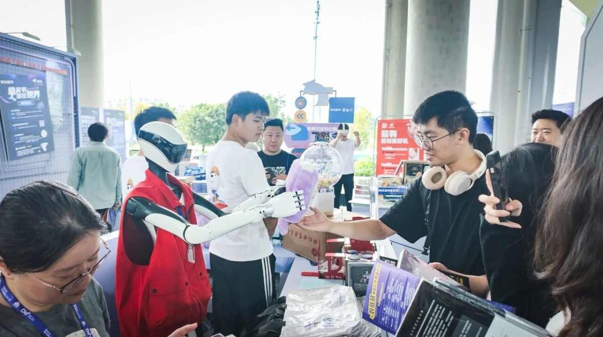 星动Q5成会展全能担当｜智能机器人引流带货新玩法(图7)