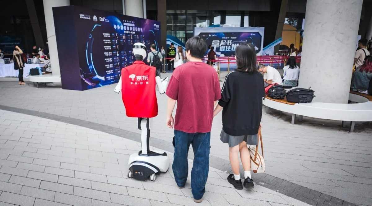 星动Q5成会展全能担当｜智能机器人引流带货新玩法(图1)