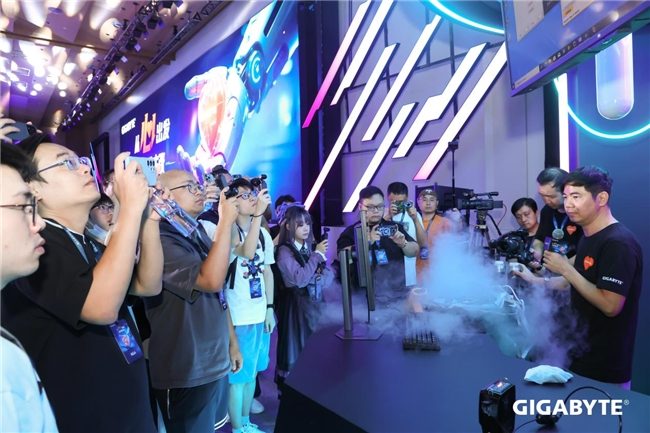 7.3GHz超频新纪录｜HiCookie液氮超频实战全攻略(图1)