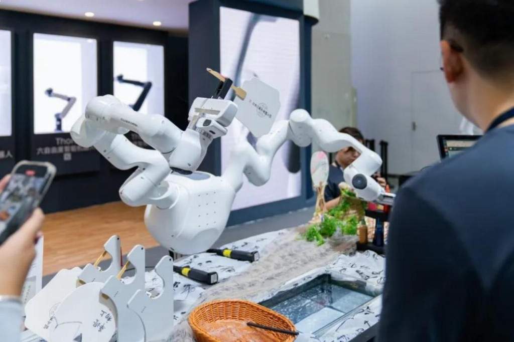 思灵机器人工博会现场直击：探索智能机器人创新方案｜技术亮点全解析(图11)