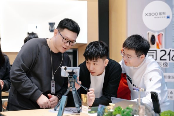 华中首家vivo人文影像馆启幕，邀江城“执镜者”共绘人文光影(图4)