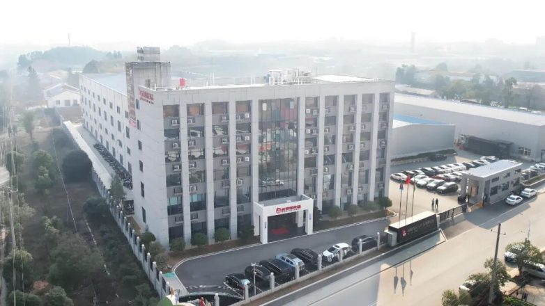 辣味燃湘江之约 | 笑辣辣与3.5万长沙马拉松跑者共赴热辣(图9)