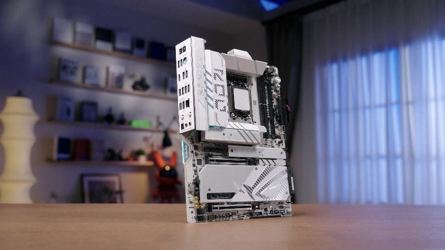 DDR5-13322超频记录主板性能解析｜超频神器全攻略(图2)