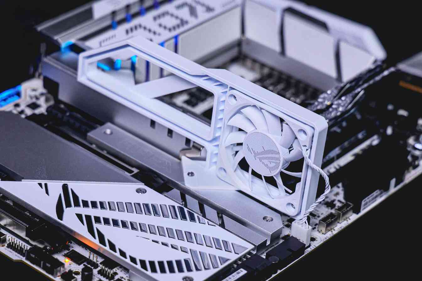 DDR5-13322超频记录主板性能解析｜超频神器全攻略(图4)