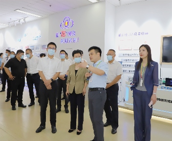 滨江富阳区委书记调研集成电路企业｜推动硬科技创新策源地建设(图3)